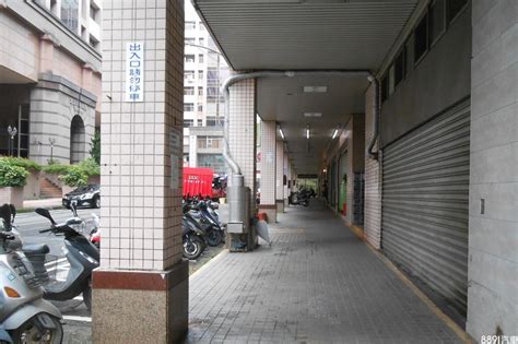 騎樓申請車庫|道路、人行道、騎樓、退縮地使用原則